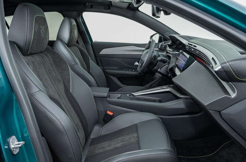 Peugeot e-308 front seats