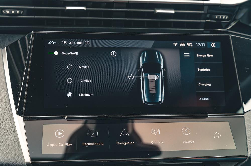 Peugeot 308 infotainment touchscreen