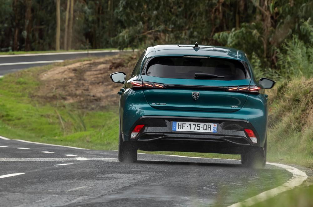 Peugeot e-308 rear cornering