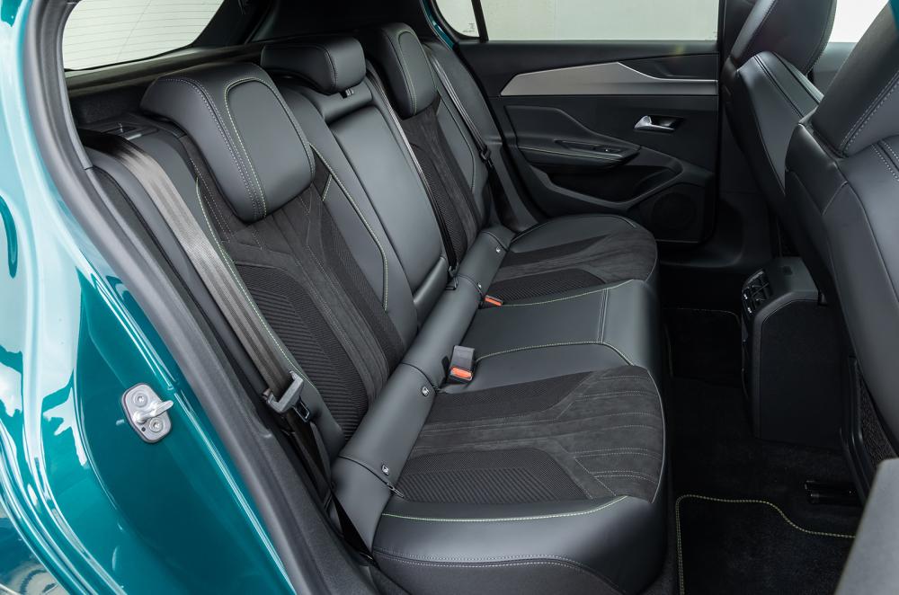 Peugeot e-308 rear seats