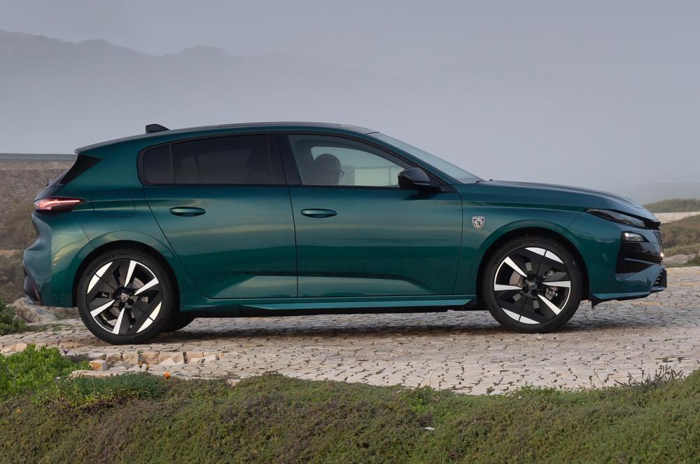 Peugeot e-308 static side