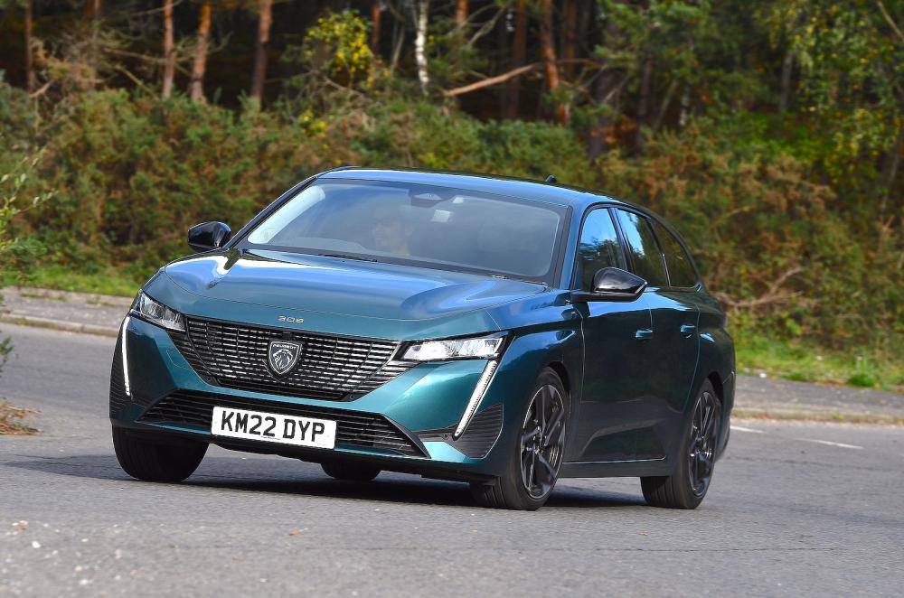 Peugeot 308 SW front cornering