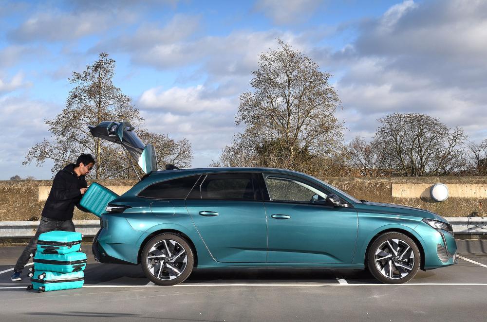 Peugeot 308 SW right static