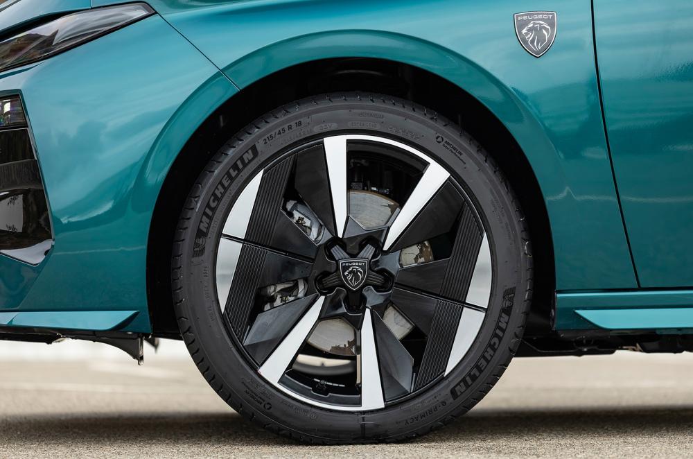 Peugeot e-308 wheel detail