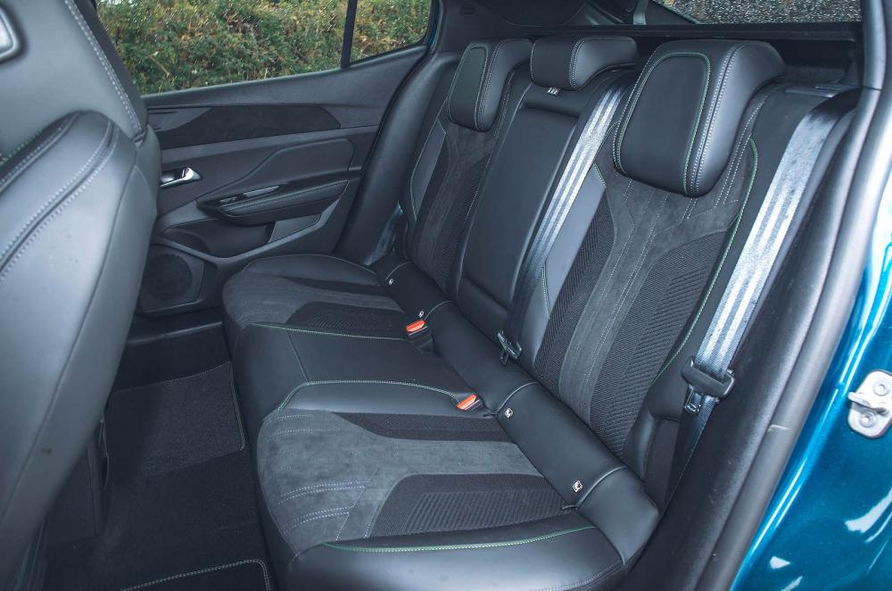 Peugeot 408 back seats