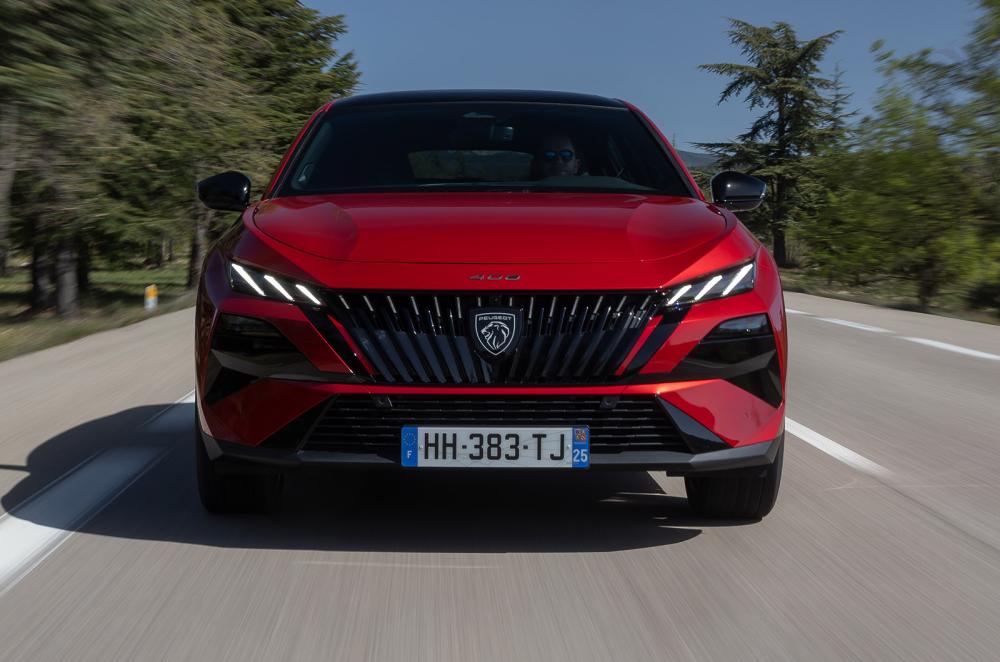 Peugeot 408 driving front