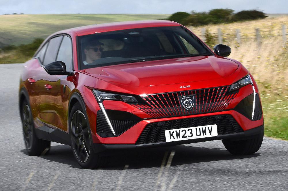 Peugeot 408 front cornering