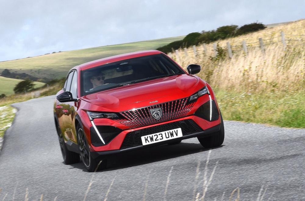 Peugeot 408 front driving