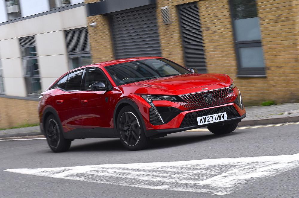 Peugeot 408 front right driving