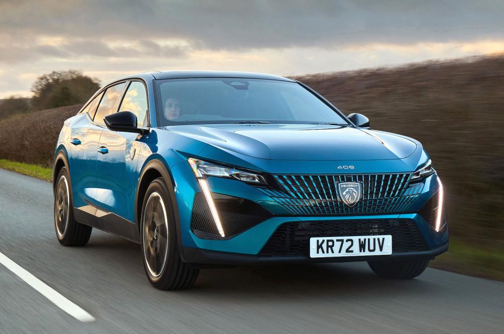 Peugeot 408 front right driving