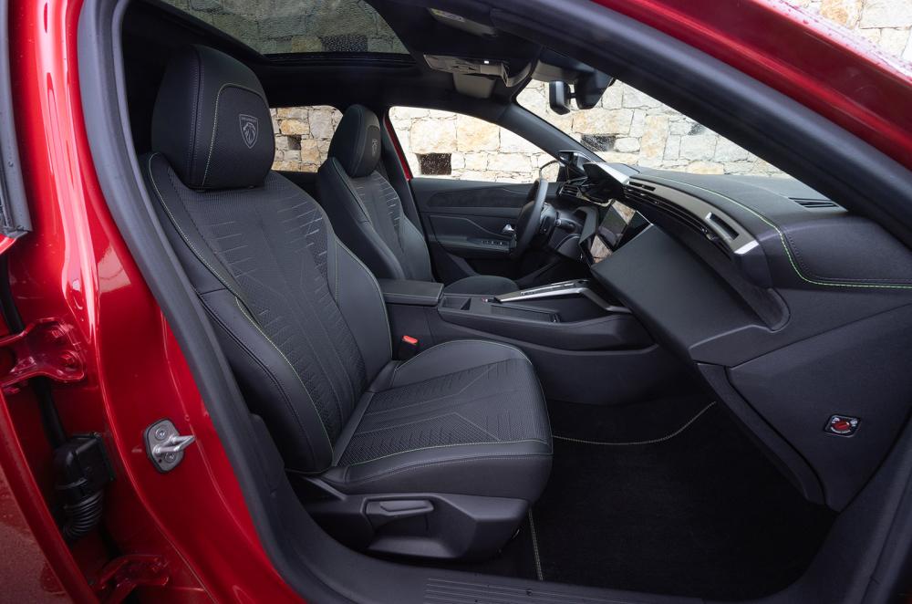 Peugeot 408 front seats