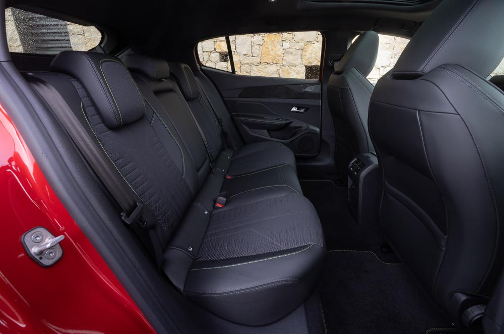 Peugeot 408 rear seats