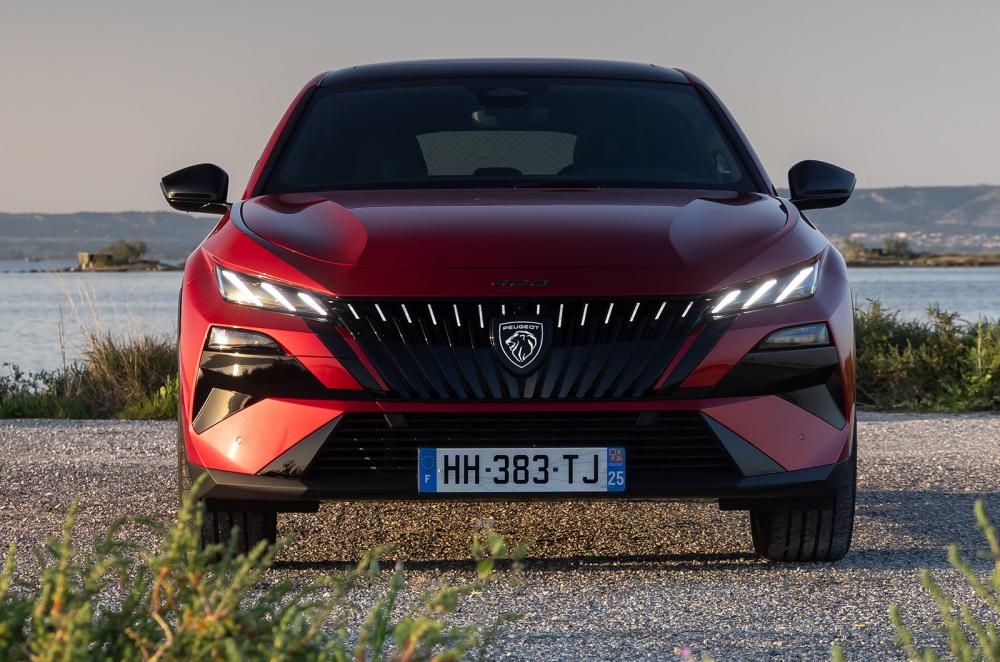 Peugeot 408 static front