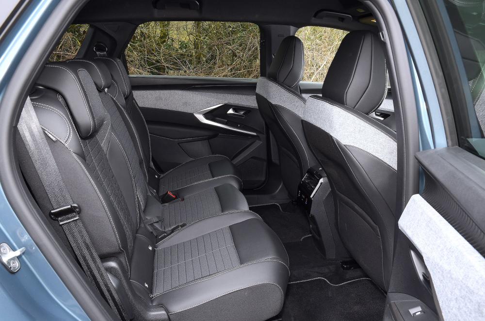 Peugeot 5008 back seats