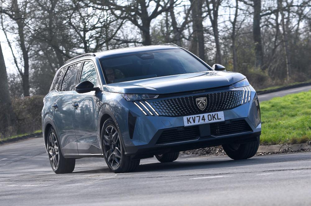 Peugeot 5008 front cornering