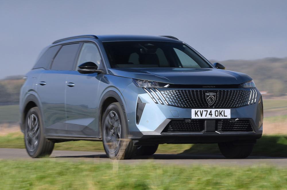 Peugeot 5008 front right driving