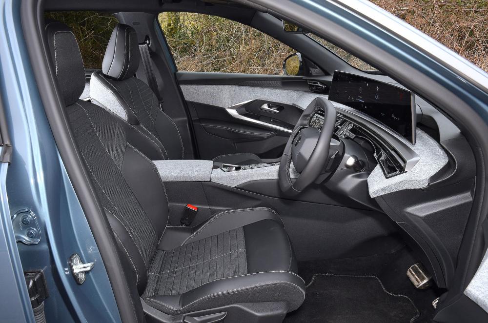 Peugeot 5008 front seats