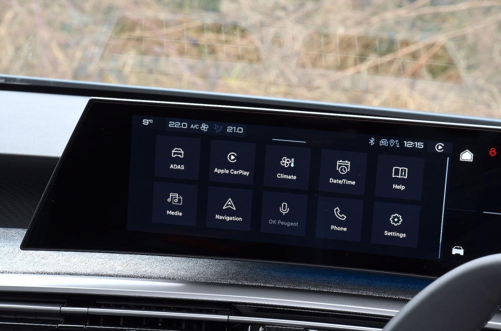Peugeot 5008 infotainment touchscreen