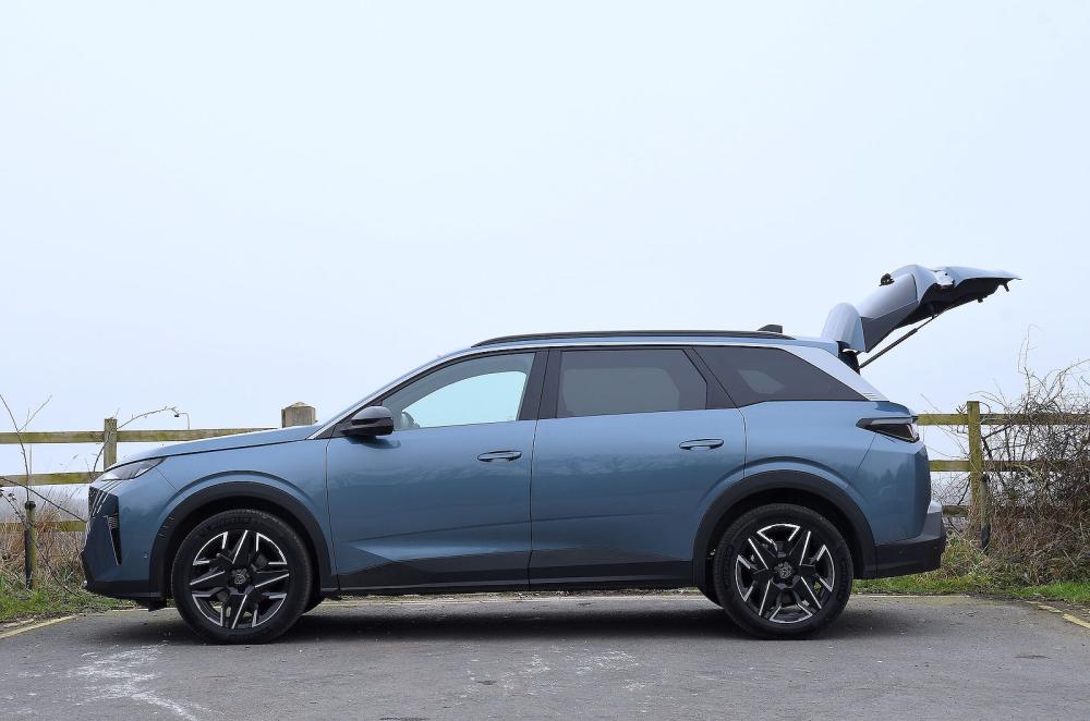 Peugeot 5008 left static boot open