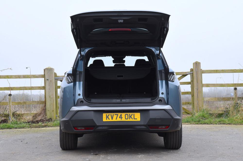 Peugeot 5008 rear static boot open