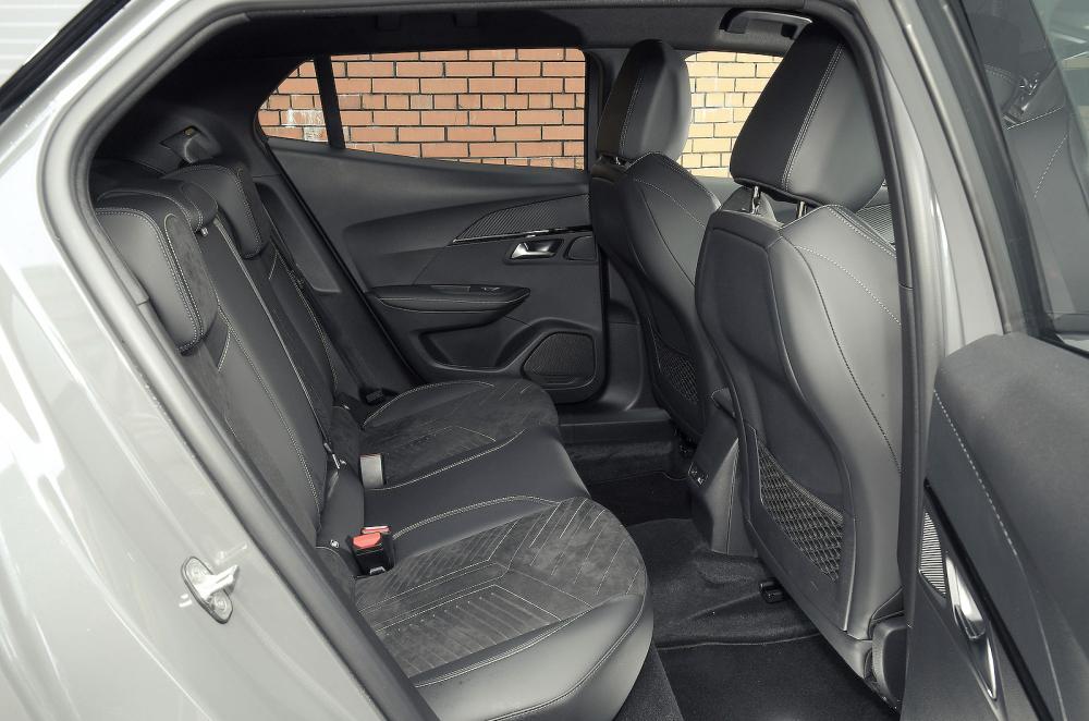 Peugeot e-2008 interior back seats