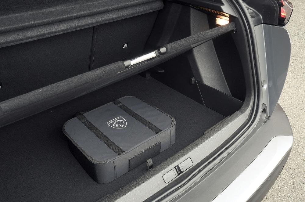 Peugeot e-2008 boot detail