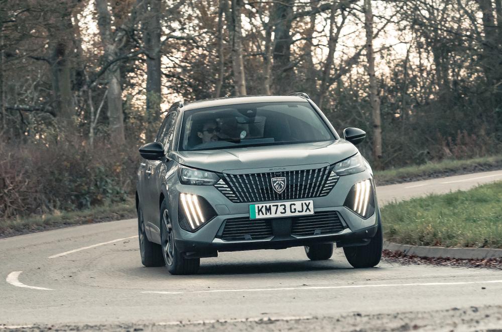 Peugeot e-2008 front cornering