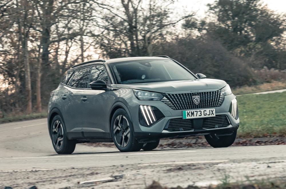 Peugeot e-2008 front cornering