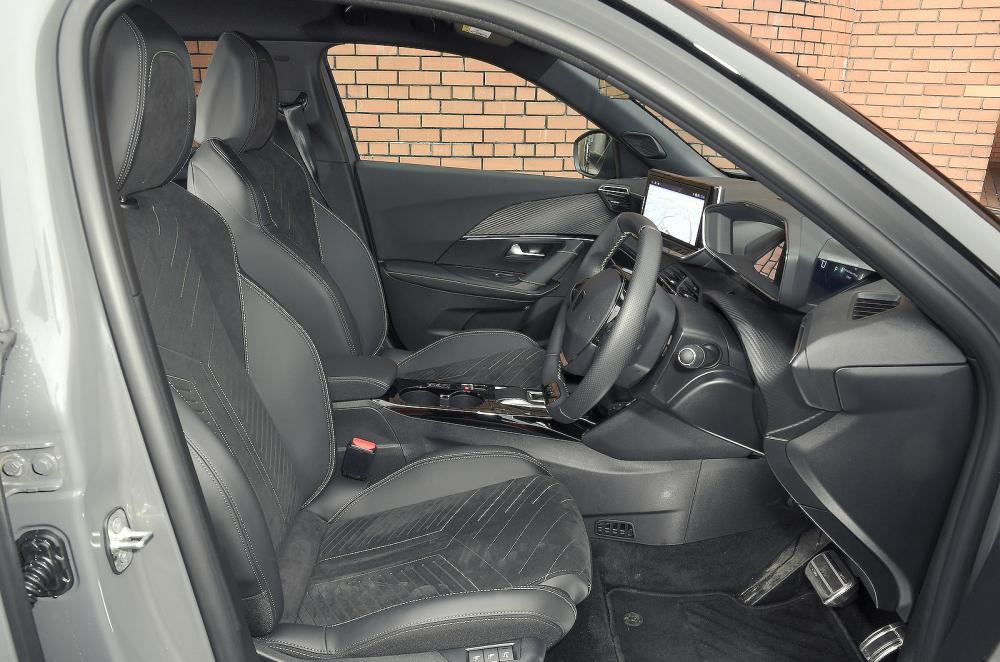 Peugeot e-2008 interior front seats