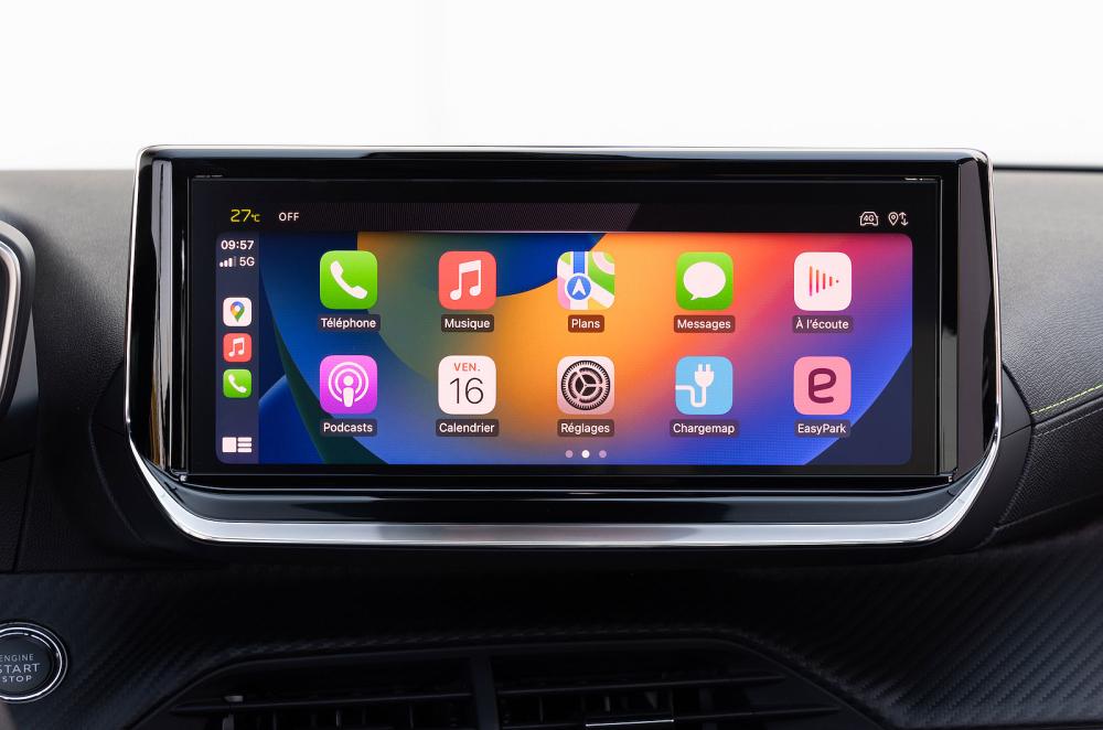 Peugeot e-2008 interior infotainment