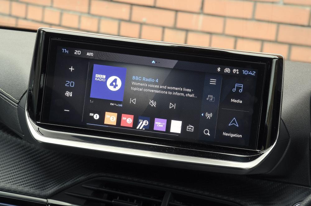 Peugeot e-2008 interior infotainment