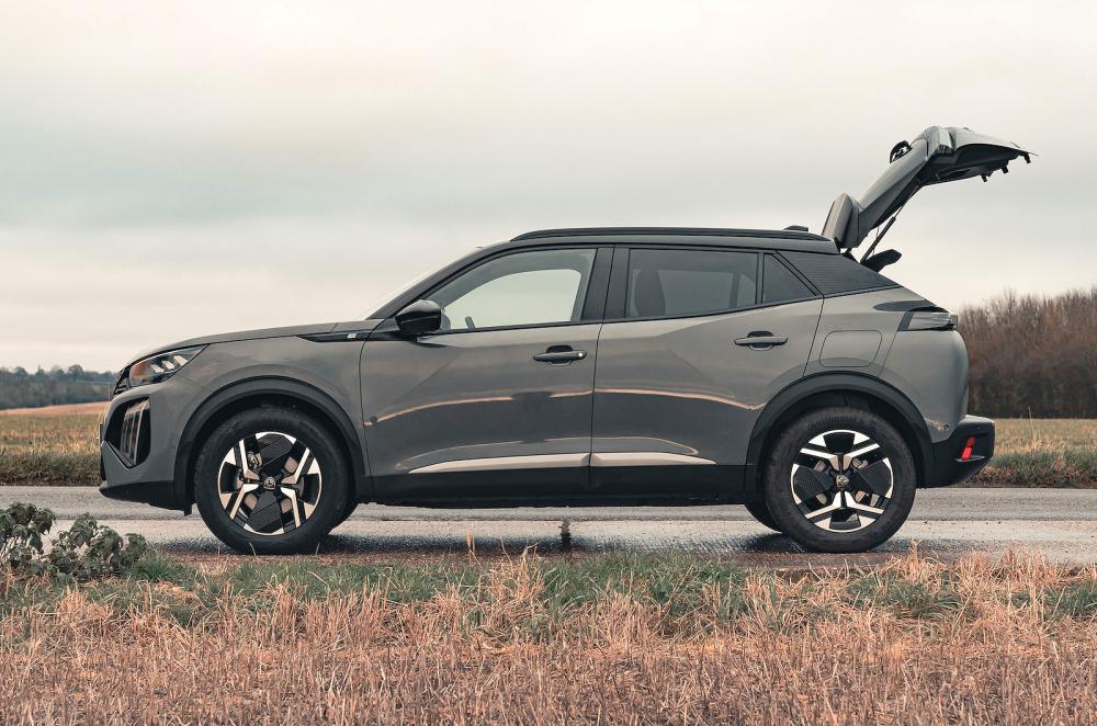 Peugeot e-2008 left static boot open