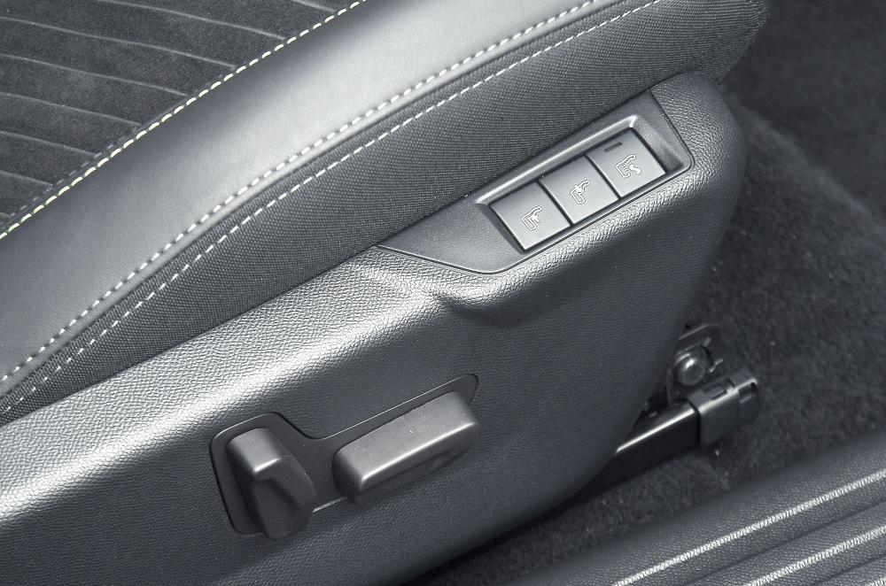 Peugeot e-2008 interior seat detail