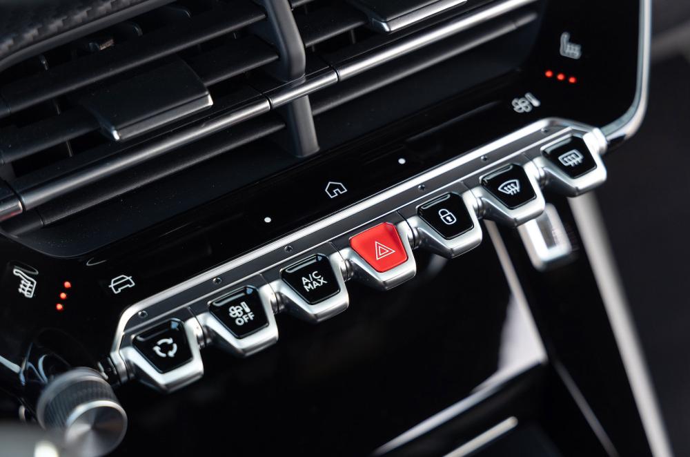 Peugeot e-208 interior detail