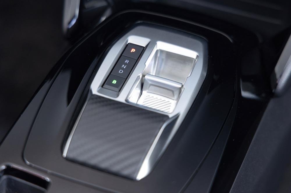 Peugeot e-208 interior detail