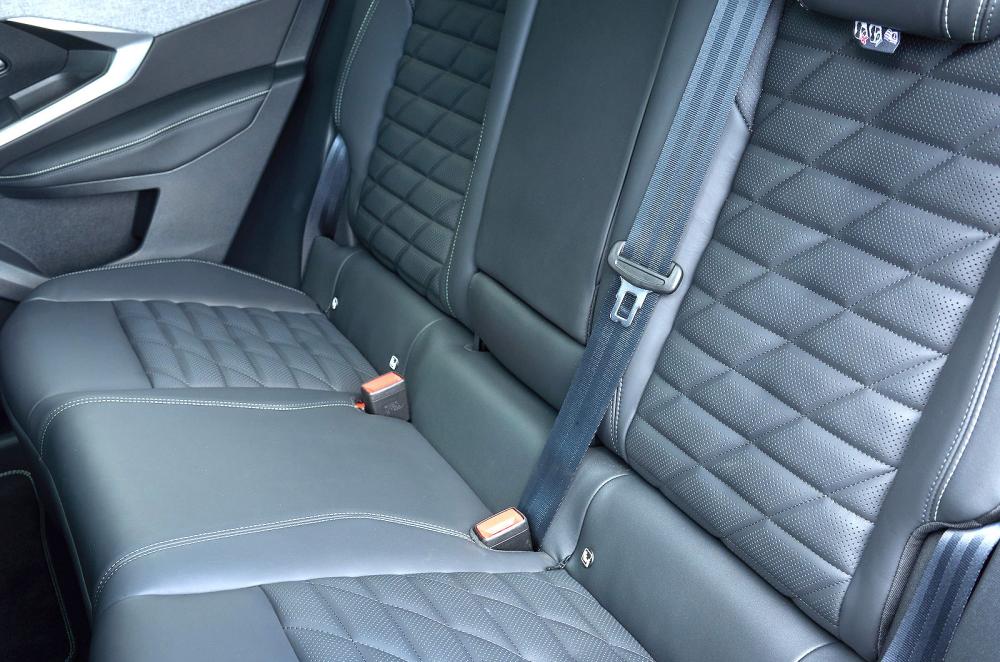 Peugeot E-3008 interior back seats