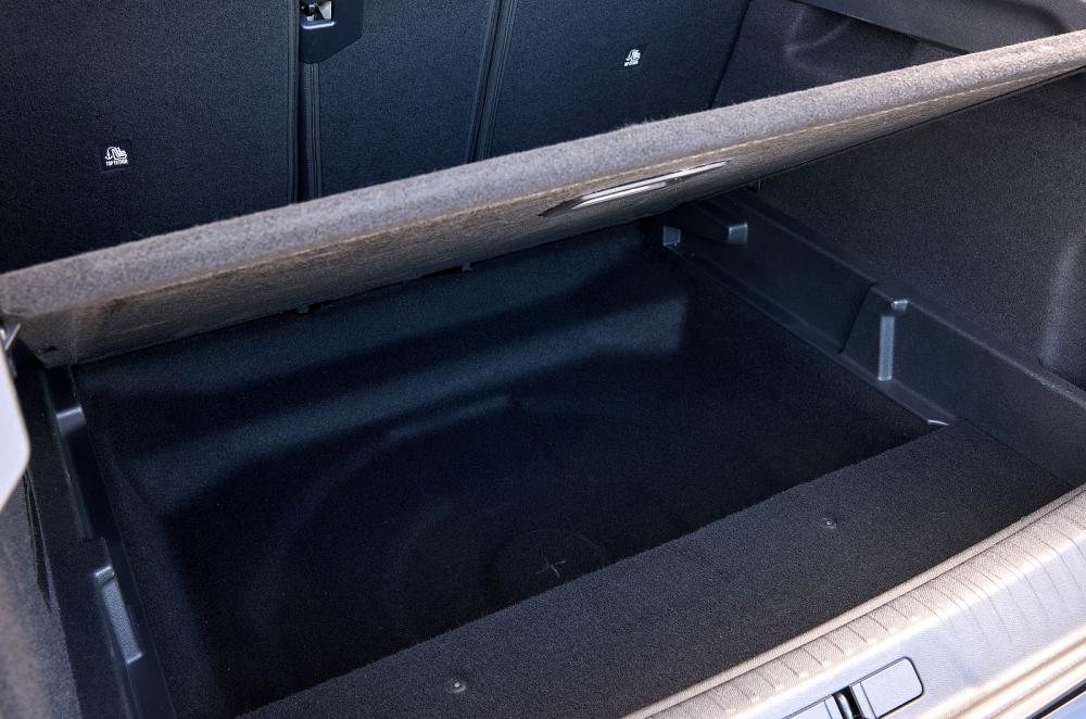 Peugeot E-3008 boot underfloor storage