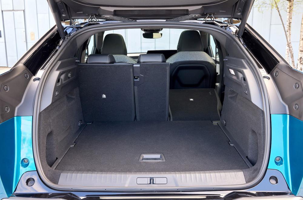 Peugeot E-3008 boot open