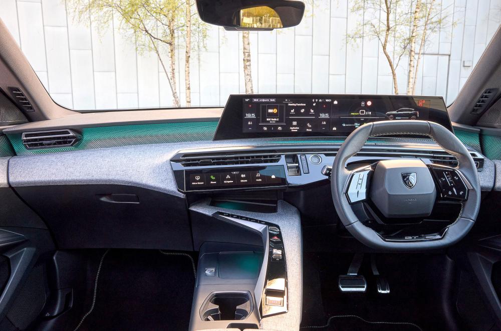 Peugeot E-3008 interior dashboard