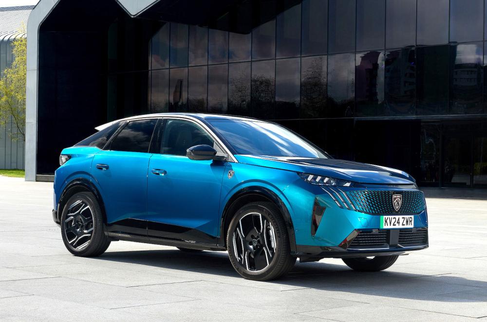 Peugeot E-3008 front right static