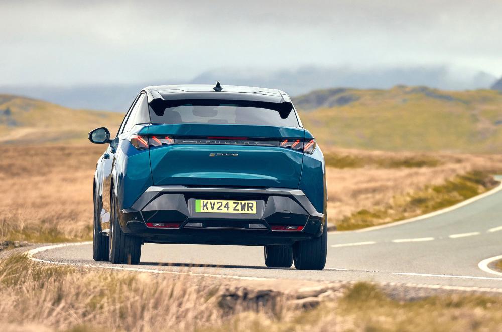 Peugeot E-3008 rear cornering