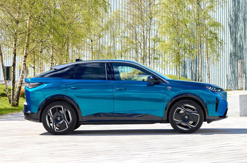 Peugeot E-3008 right static