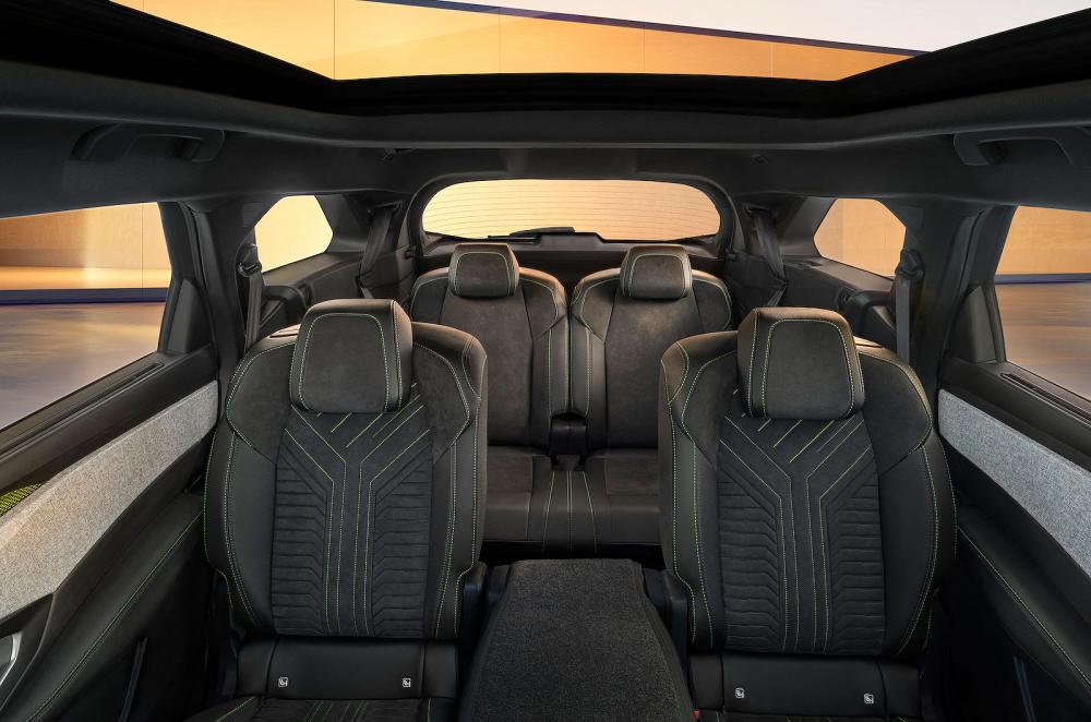 Peugeot e-5008 back seats