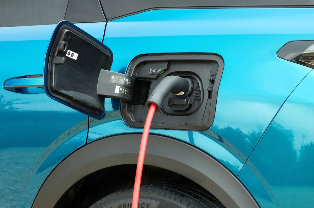 Peugeot e-5008 charging socket