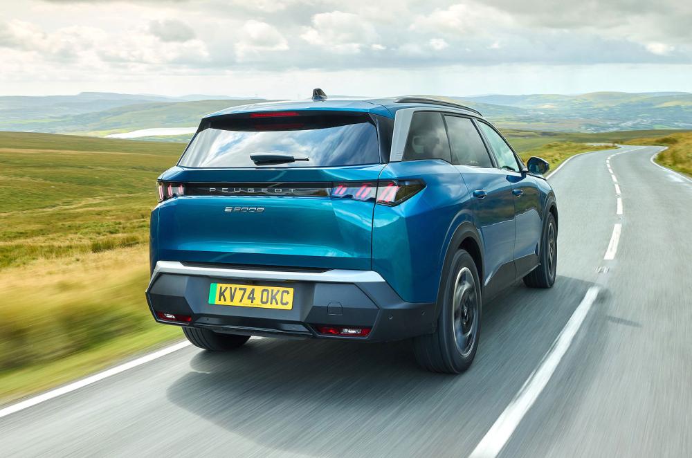 Peugeot e-5008 rear cornering