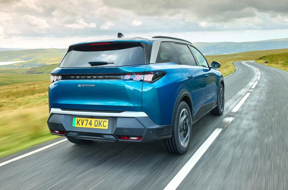 Peugeot e-5008 rear right driving
