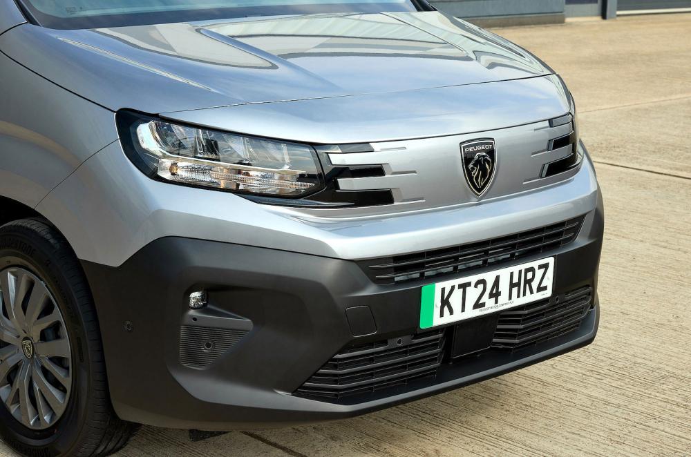 Peugeot e-Partner front detail