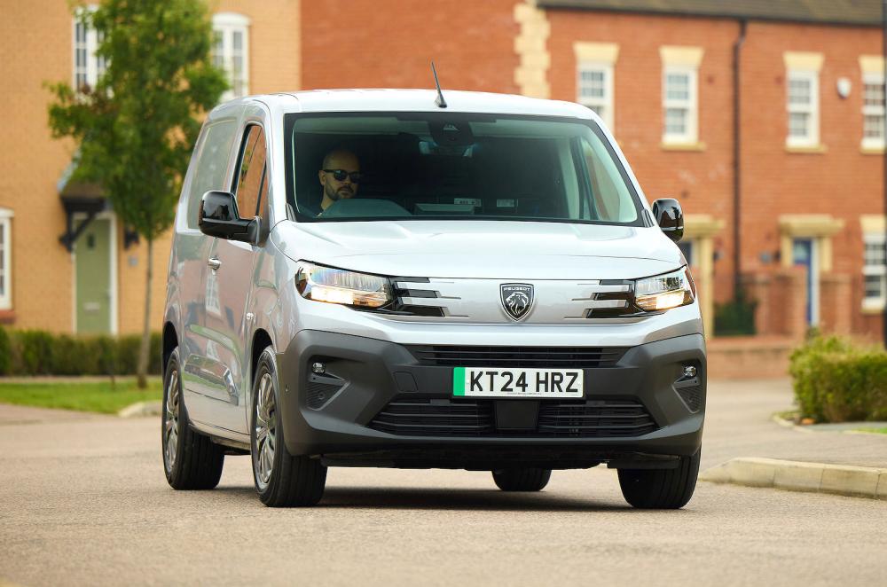Peugeot e-Partner front driving