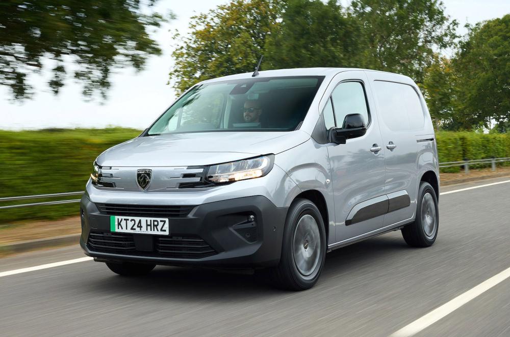Peugeot e-Partner front left driving
