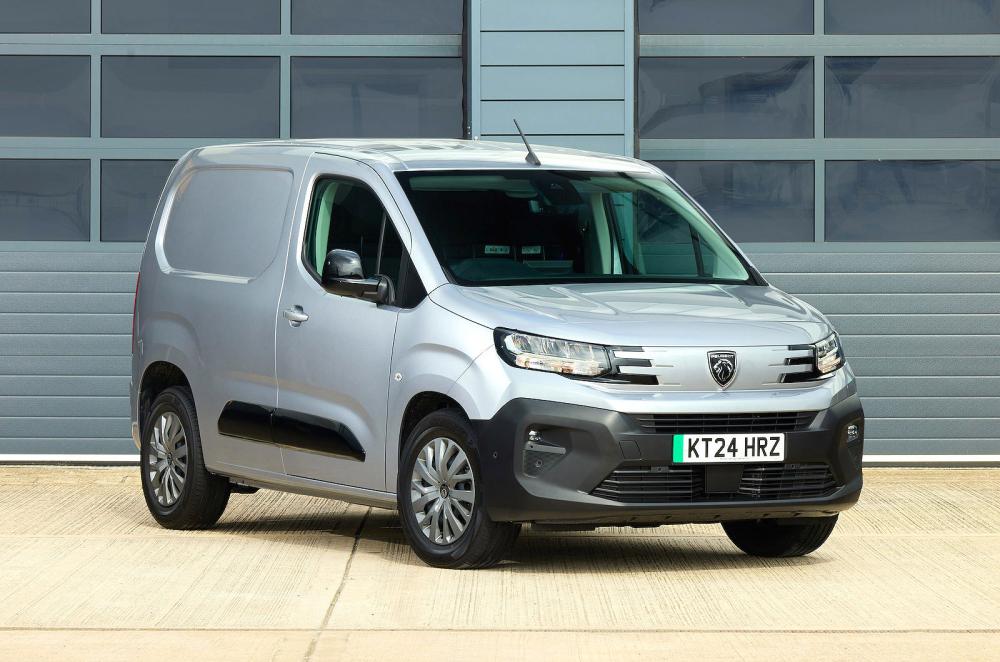 Peugeot e-Partner front right static